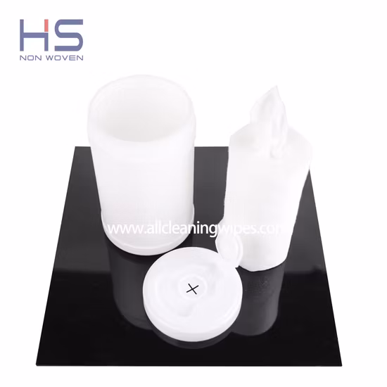 Rollen aus Spunlace-Vlies-Trockentüchern in leerem weißen Kanister/Fass